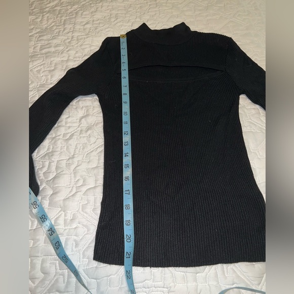 Forever 21 black sweater with cut out - Picture 9 of 10